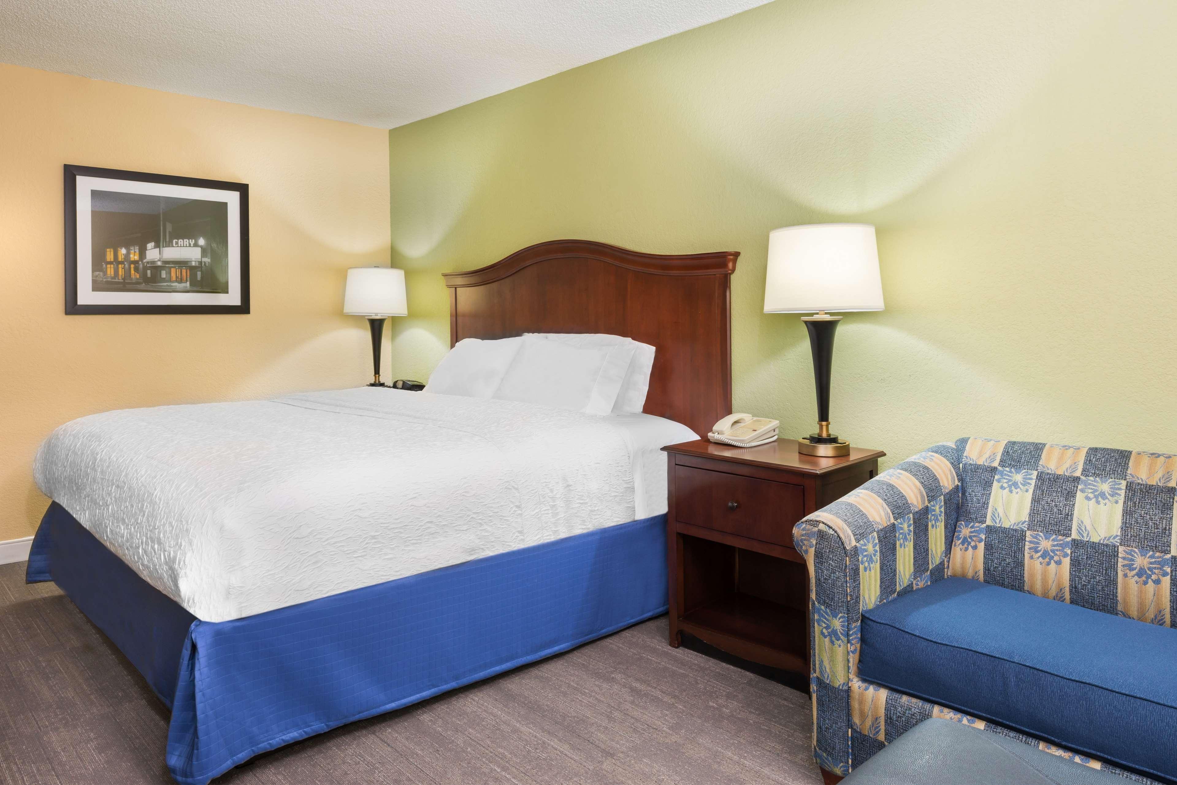 Hampton Inn Raleigh Кэри Экстерьер фото