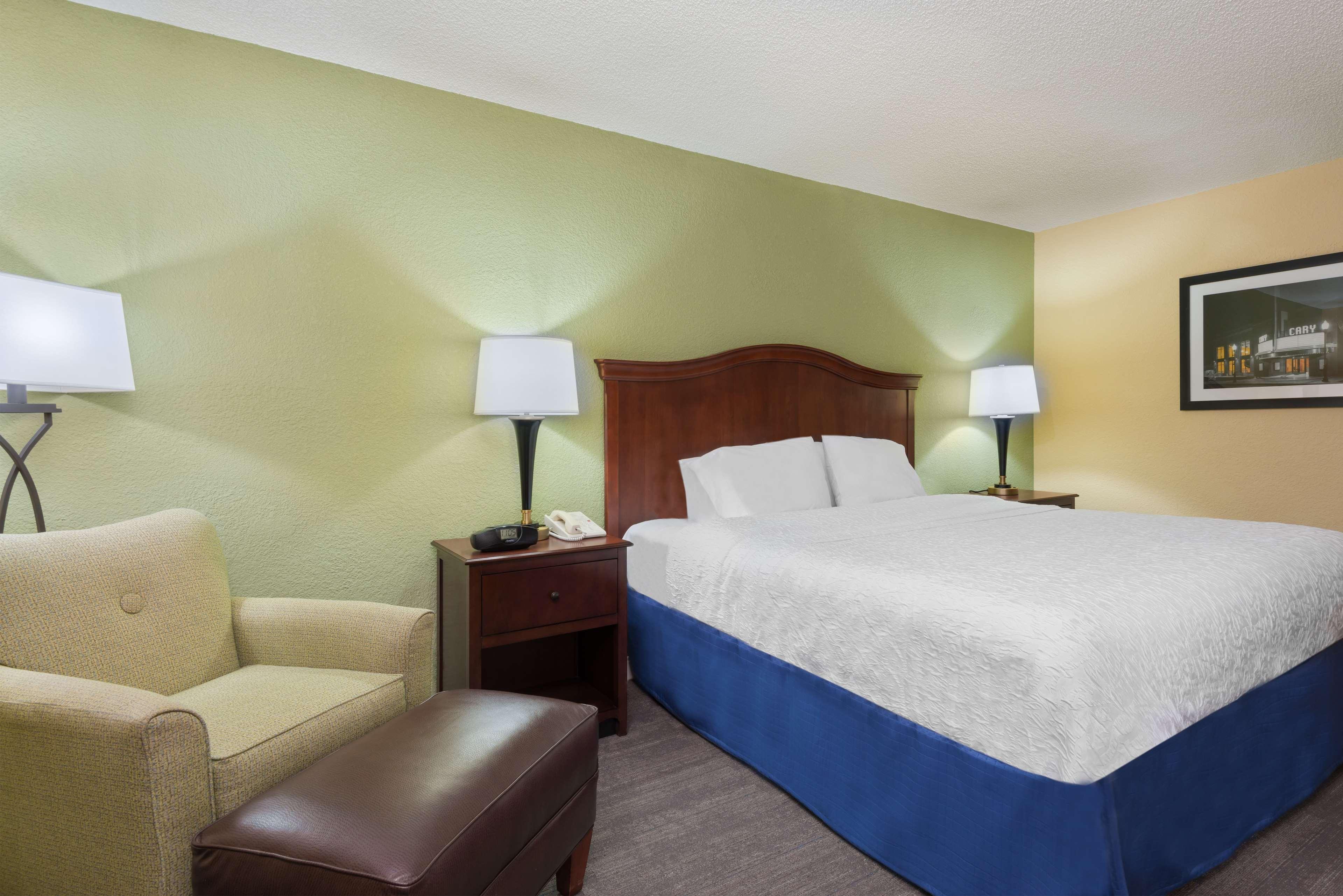 Hampton Inn Raleigh Кэри Экстерьер фото
