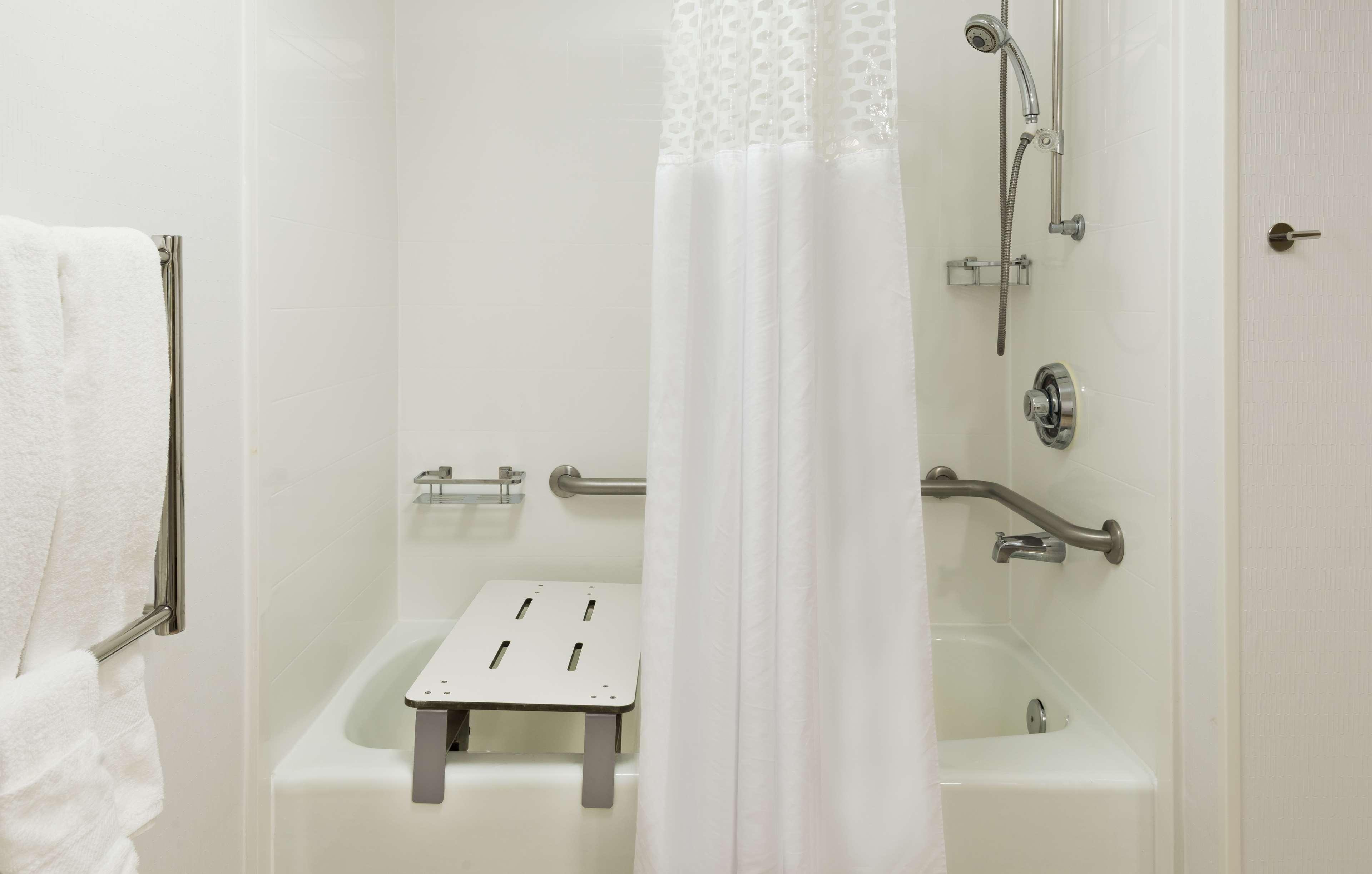 Hampton Inn Raleigh Кэри Экстерьер фото
