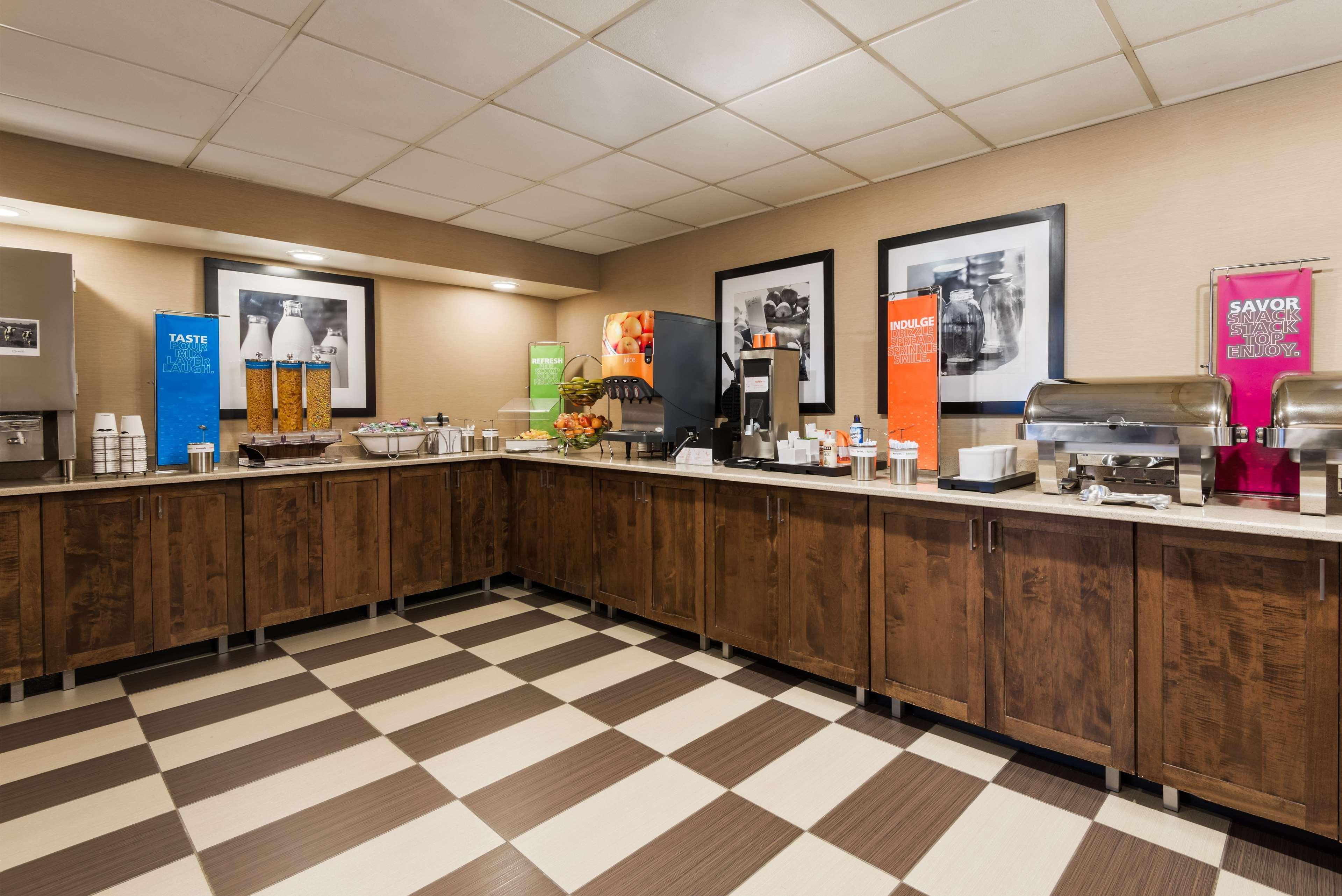 Hampton Inn Raleigh Кэри Экстерьер фото