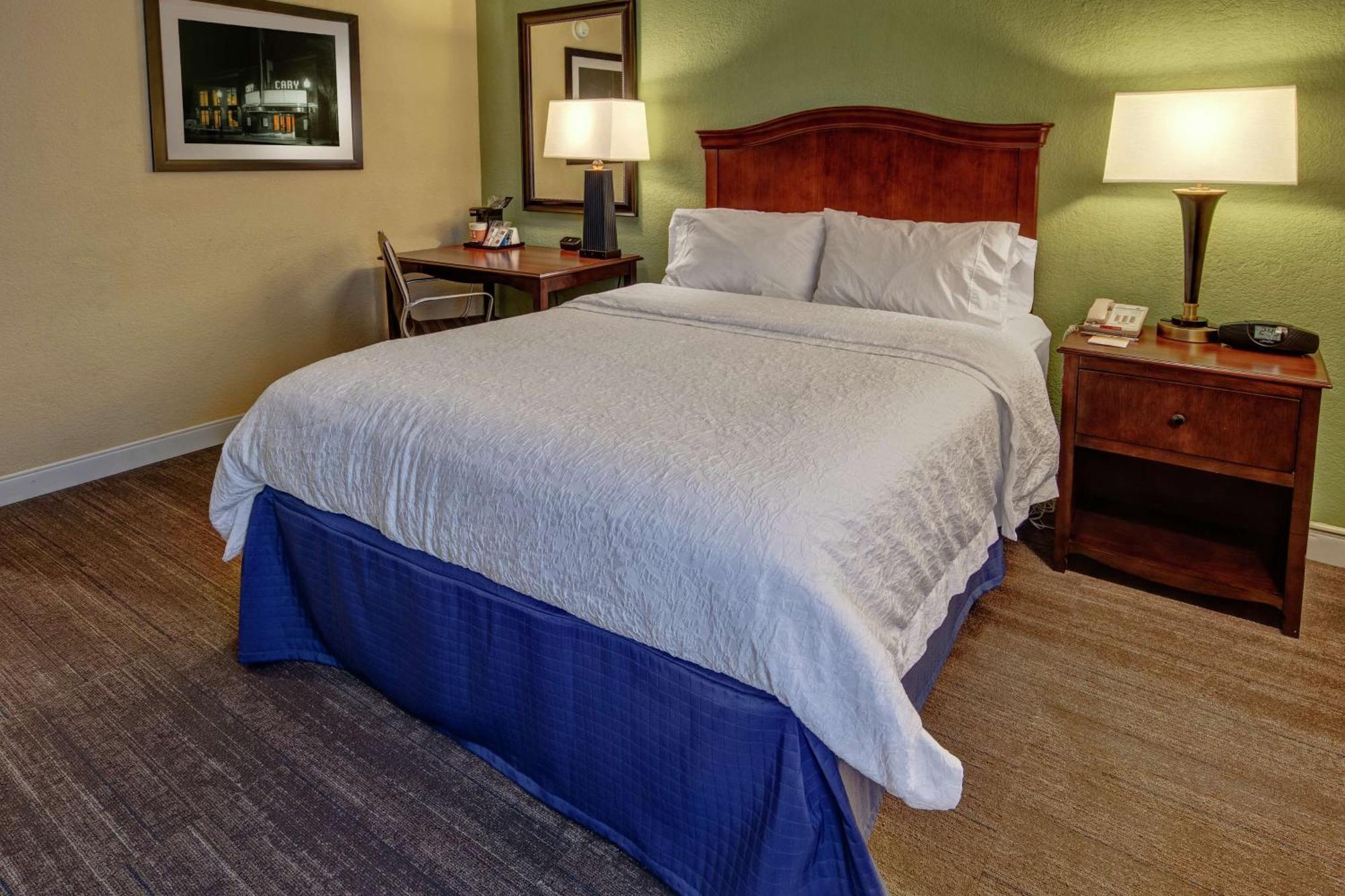 Hampton Inn Raleigh Кэри Экстерьер фото