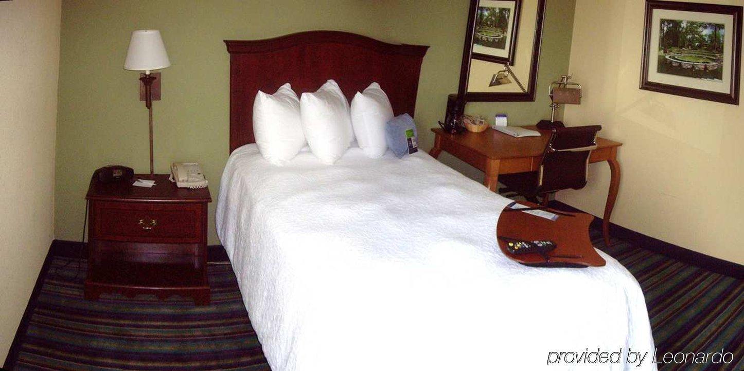 Hampton Inn Raleigh Кэри Номер фото