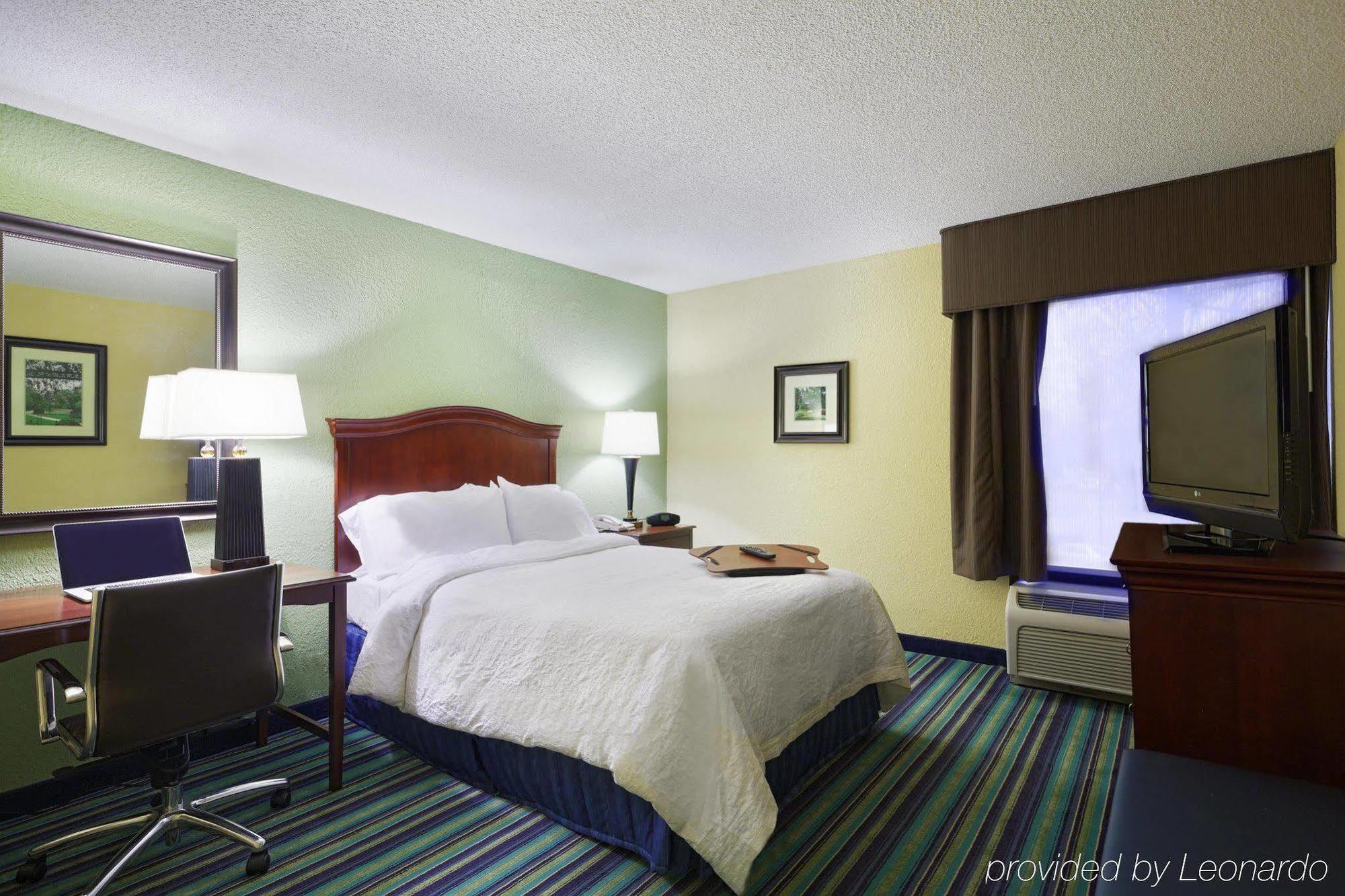 Hampton Inn Raleigh Кэри Экстерьер фото