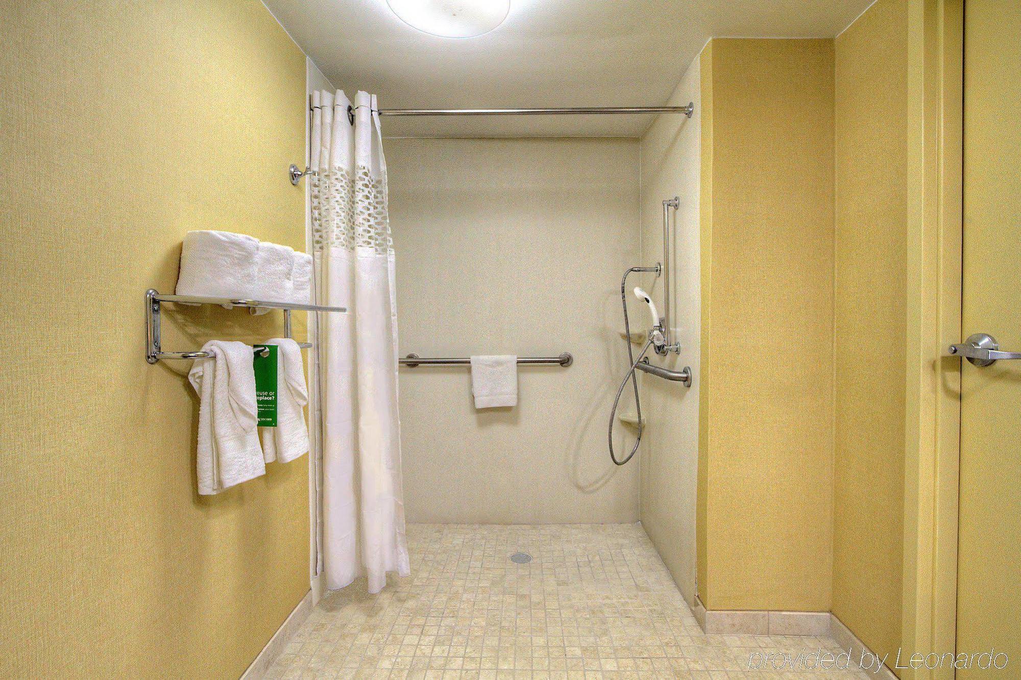 Hampton Inn Raleigh Кэри Экстерьер фото