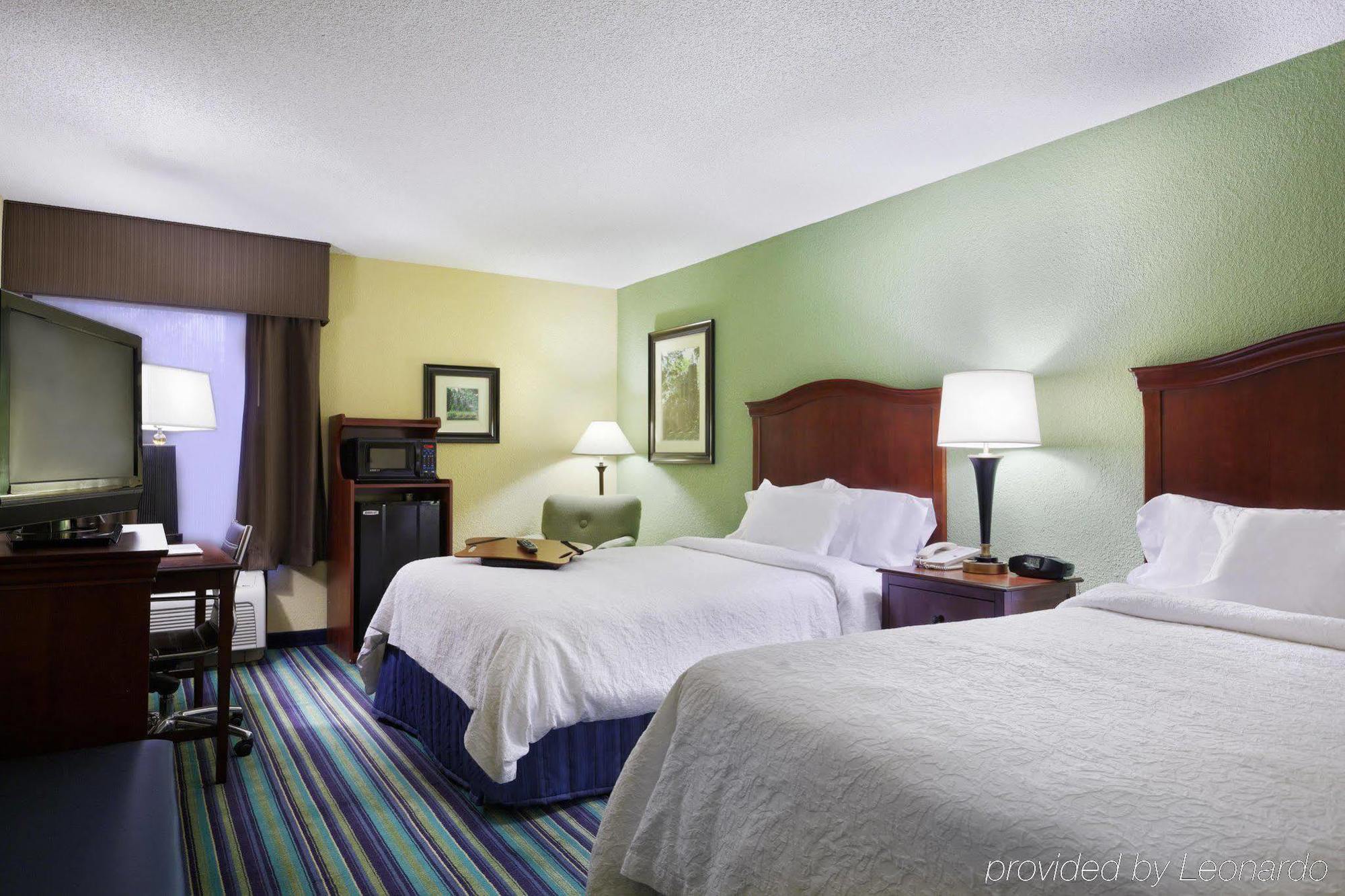 Hampton Inn Raleigh Кэри Экстерьер фото