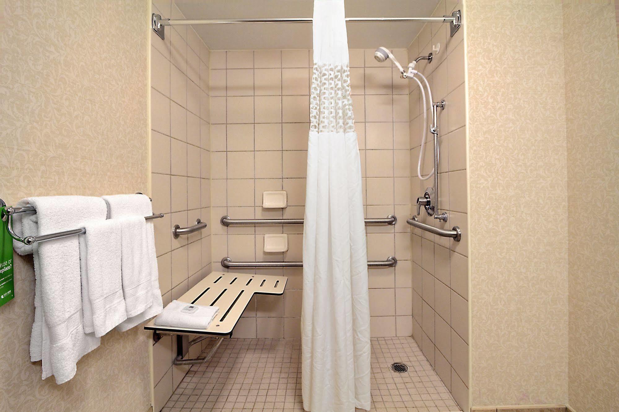 Hampton Inn Raleigh Кэри Экстерьер фото