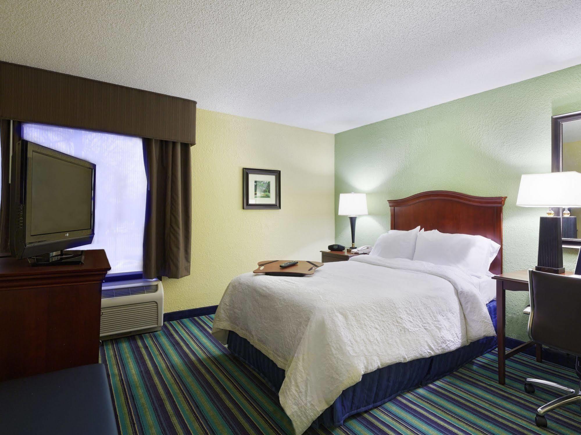 Hampton Inn Raleigh Кэри Экстерьер фото