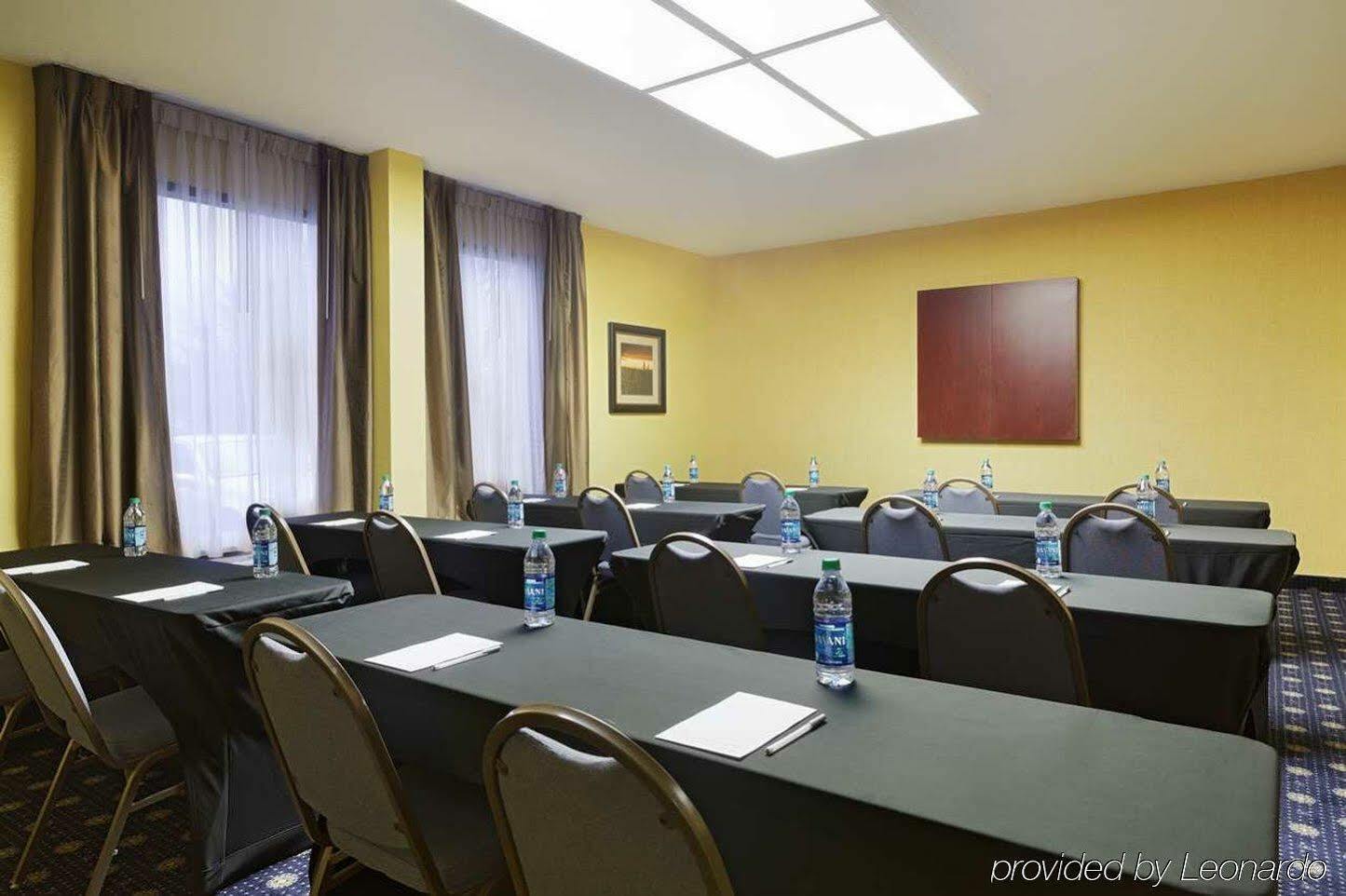 Hampton Inn Raleigh Кэри Экстерьер фото